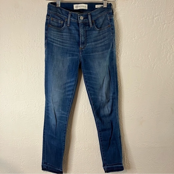 Aritzia Denim Forum The Nico Mid Rise Cropped Jeans in Medium Lagoon - Picture 2 of 10